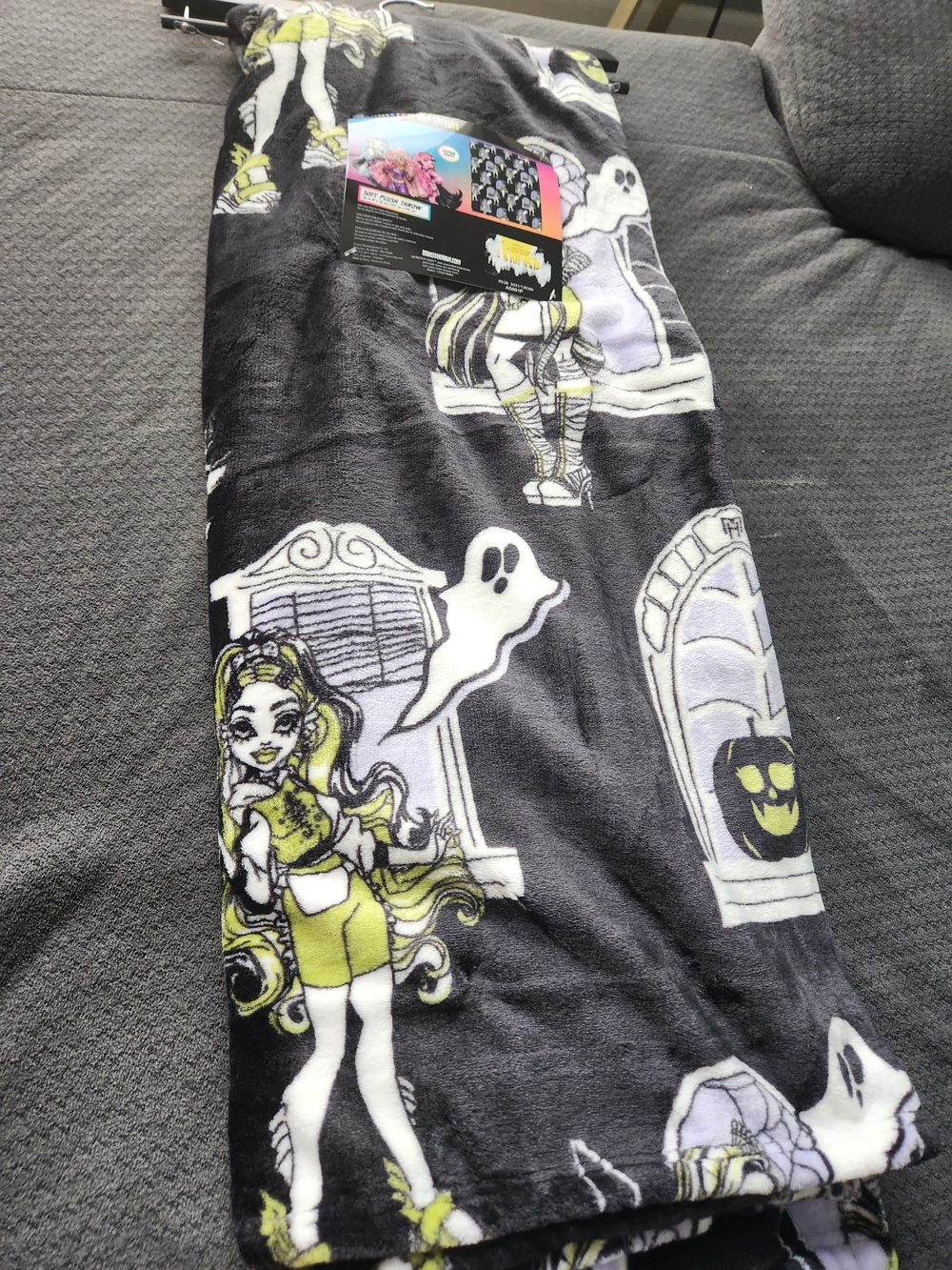 Monster High Halloween Plush Throw Blanket - Black & Lime